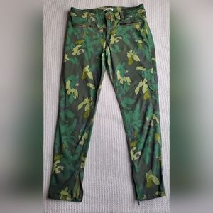 Vintage CAbi Women's Pants Skinny Size 6 Zip Up Ankle Camo Green Multi Color EUC